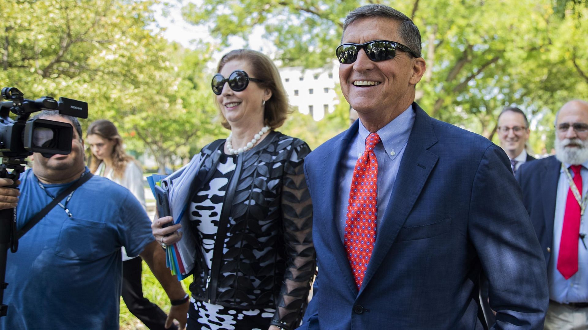 Sidney Powell and Michael Flynn (Image via AP News)